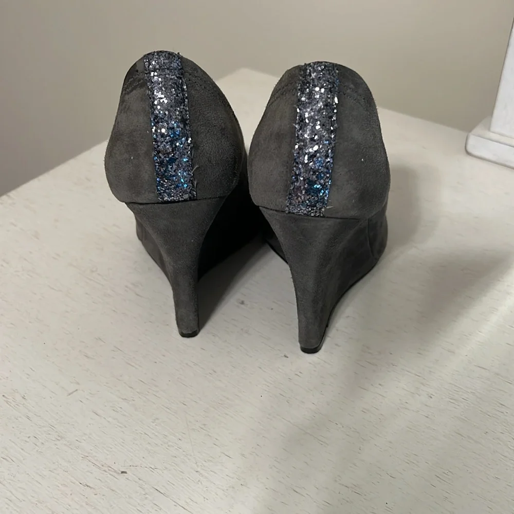 Tory Burch Women’s Gray Suede Wedges w/ Sparkle / Size 7 / Very Good Condition
